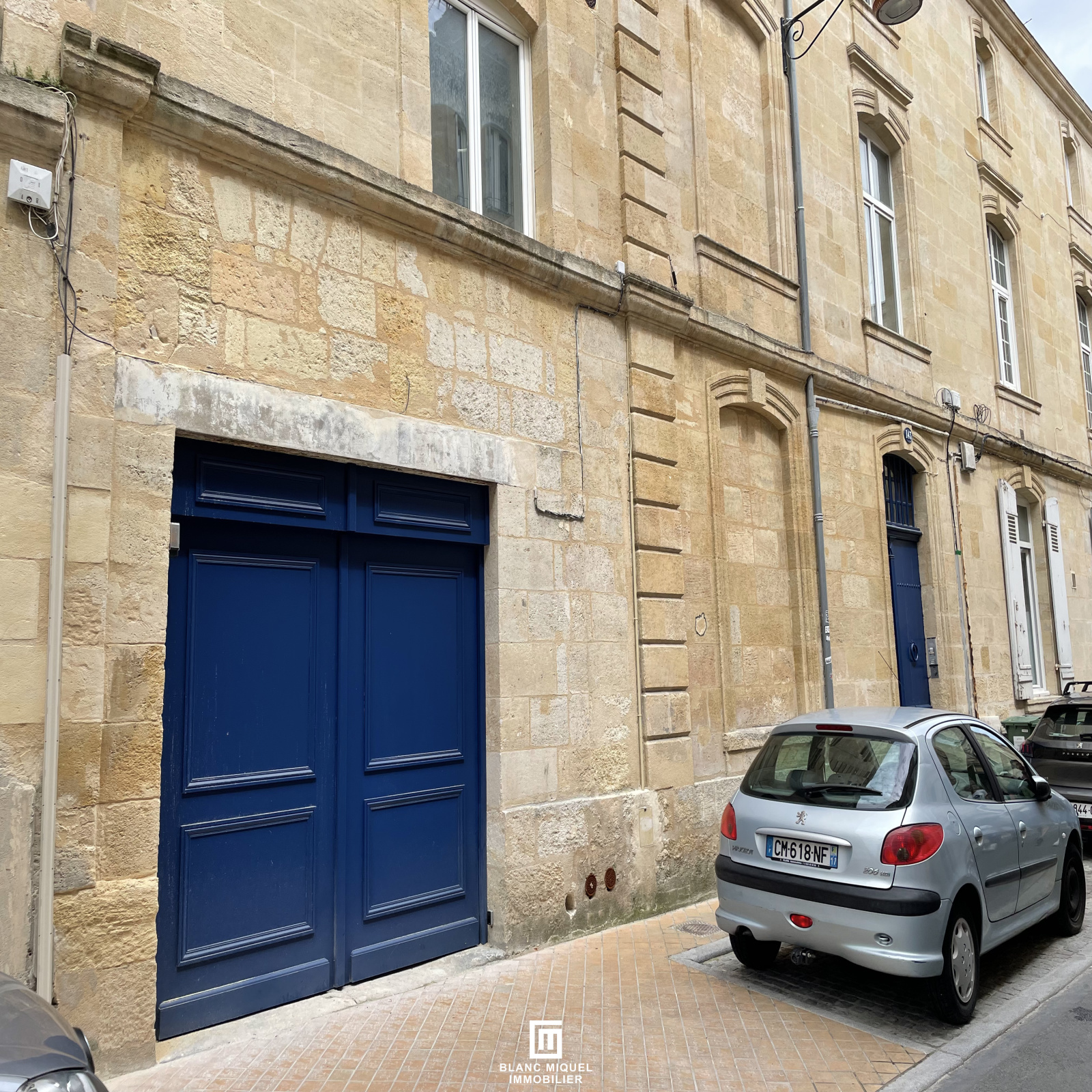 location BORDEAUX CHARTRONS BOX DE STOCKAGE 46,5 M2 RUE NOTRE DAME